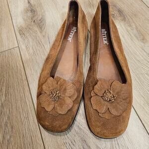 NWOT Bitter Women's Brown Suede Flower Flats Size 40